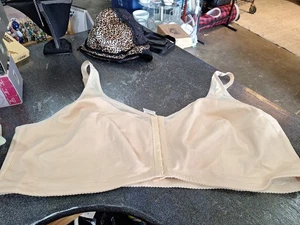 Plus Size Women's Bra Size 8xl Cream Colored Bra Front Clasp - Picture 1 of 4