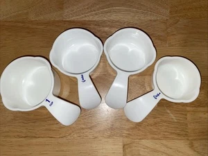 Tupperware Curved Handle Measuring Cups White Set Of 4 - Picture 1 of 11
