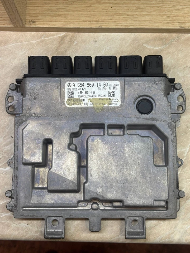 Bosch ECU A6549001400 FD16M04 MRD1.40 0281031884 Engine Control Unit - Image 1 of 1