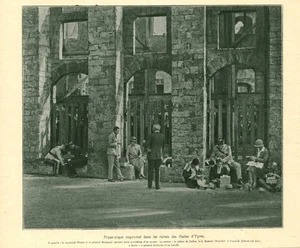 Document ancien pique-nique dans les ruines Halles d'Ypres 1928 issu de magazine - Imagen 1 de 1