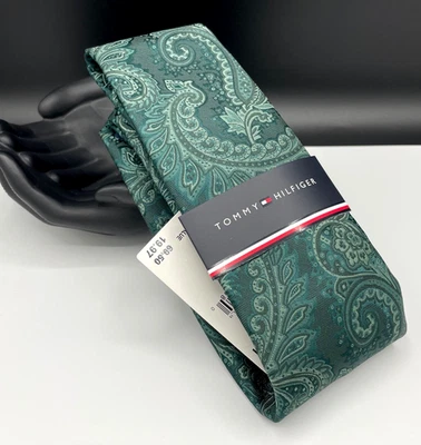 Corbata de poliéster Tommy Hilfiger para hombre ~ verde cazador ~ cachemira ~ NUEVA PRECIO DE VENTA SUGERIDO POR EL FABRICANTE: $69.50 Foto 1 de 3