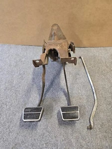 67 72 CHEVY GMC TRUCK CLUTCH AND BRAKE PEDAL ASSEMBLY - Foto 1 di 9