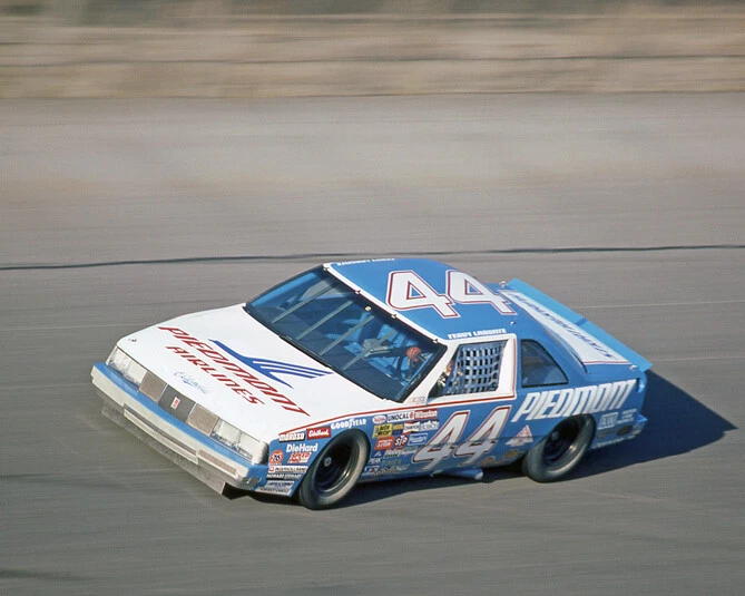 Póster Piedmont Oldsmobile Terry Labonte 1985 foto brillante 8x10 Daytona 500 Foto 1 de 1