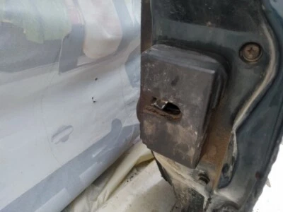 Volkswagen Passat 1995 Door Lock Mechanism - rear right side used, #1218035-29 Foto 1 de 4