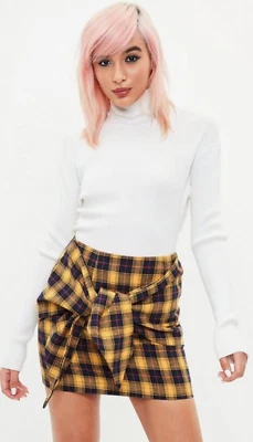 Mini falda escocesa MISSGUIDED amarilla roja azul marino a cuadros despistada años 90 con lazo frontal 6 8 Foto 1 de 4