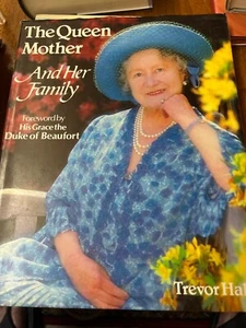 Queen Mother and Her Family by Hall, Trevor Hardback Book - Foto 1 di 1