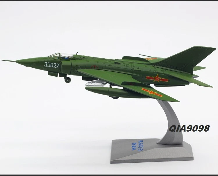 New 1/72 Scale Chinese PLA Q-5 Ground-attack Aircraft Green Diecast Metal Model - Image 1 of 4