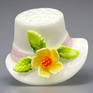 De Colección Enesco Porcelana Dedal Amarillo Hibisco Blanco Sombrero Costura Artículos de Regalo # - Imagen 1 de 6
