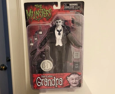 Figura de acción The Munsters Grandpa Toys R Us blanco y negro NUEVO Diamond Select Foto 1 de 4