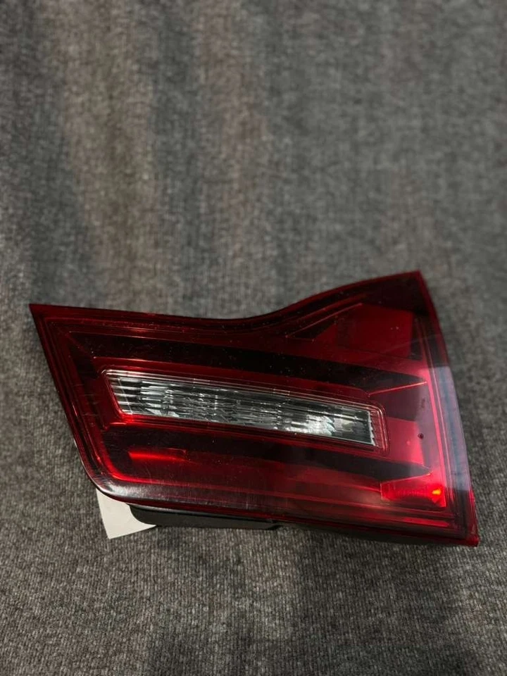 Lámpara montada en tapa de luz trasera izquierda Acura MDX 2012 fabricante de equipos originales Foto 1 de 3