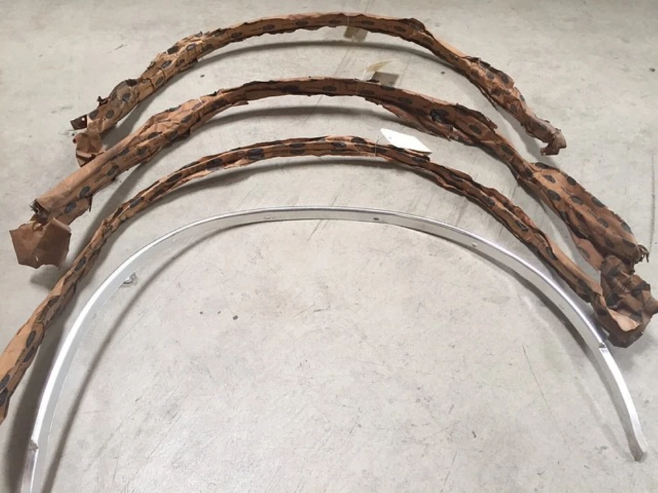 Lincoln Mark IV 1972 guardabarros cuarto de rueda apertura moldura juego de 4 equipamiento nuevo Foto 1 de 3