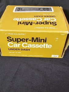 Cassette super mini debajo del tablero realista de colección.  Cat# 12-1804 nunca instalado - Imagen 1 de 11