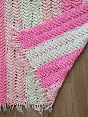 Manta Chevron afgana tejida a mano vintage 45x70 lana rosa y blanco roto Foto 1 de 3