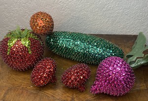 True Vtg 1960s Mid-Century Metal Push Pin Sequined Beaded Faux Vegetables