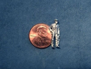 Ragtimers HO Scale Metal Unpainted "Figure "Artimus with a Lantern" Pre-Owned - Picture 1 of 4