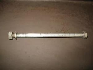 1971 G4TR FRONT WHEEL AXLE BOLT KAWASAKI TRAIL BOSS G3 G4 G5 KE KV 100 KD80 - Bild 1 von 3