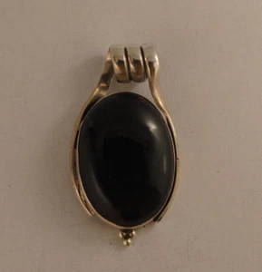 Schwarze Onyx Anhänger in Schöner Qualität, Ovalen glatt geschliffen - Bild 1 von 1