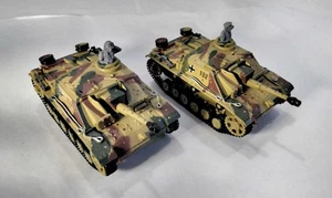 2 x AMERCOM Sturmhaubitze 42 - 1945 1:72 Scale Stug Model Tank Wargames  - Picture 1 of 12