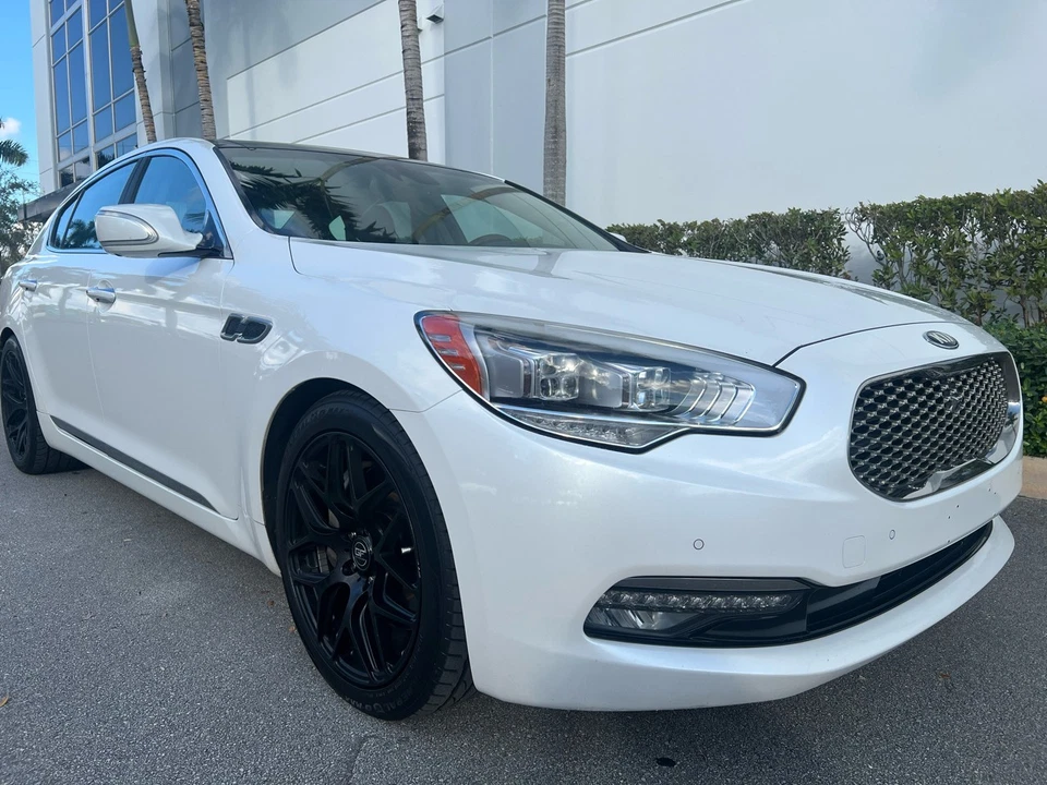 2016 Kia K900 V8 Luxury VIP Plus Package - Image 1 of 4