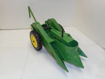Tractor de juguete Ertl 1/16 John Deere 60 con recogedor 227/50 carcasas Foto 1 de 4