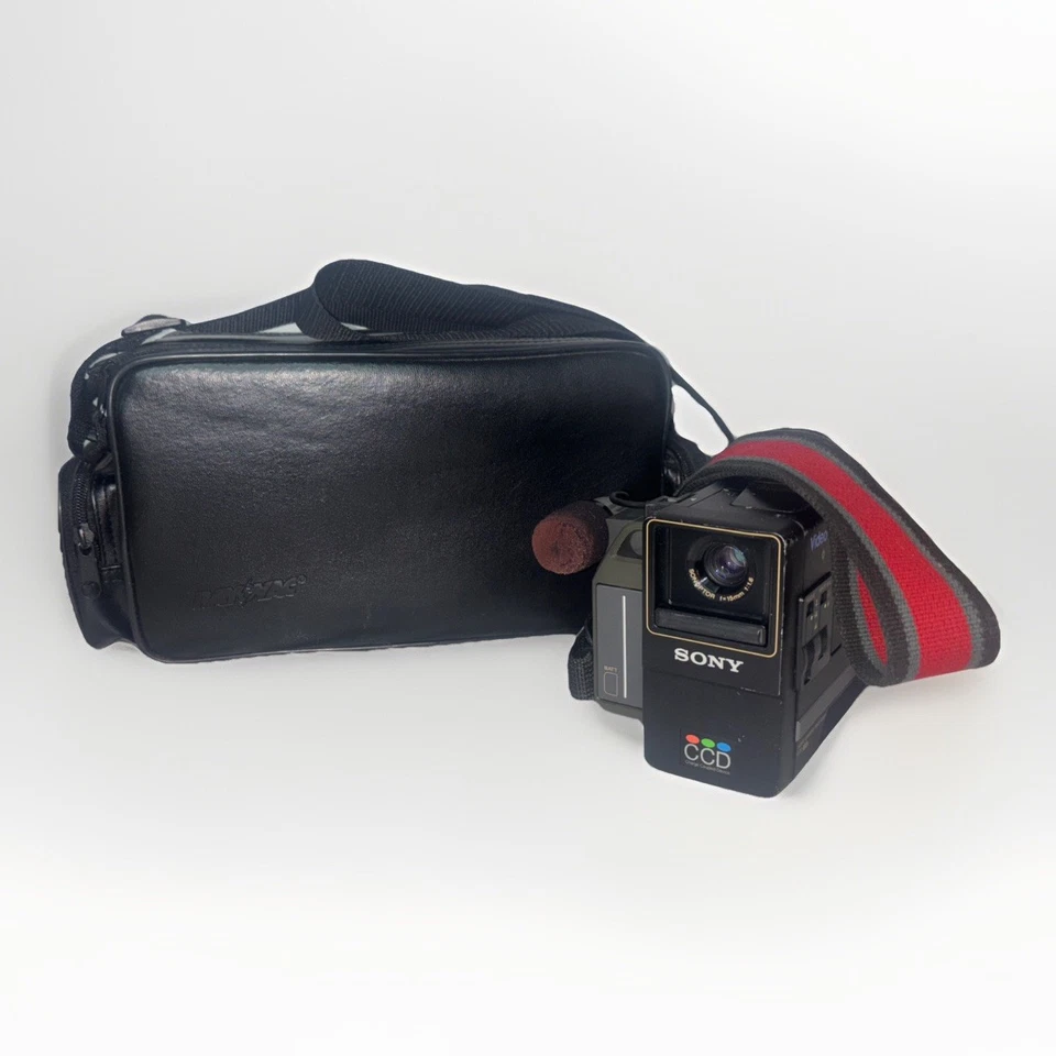 Vintage Sony Video 8 CCD-M8u Black 8mm Video Camera Recorder With Leather Bag - Image 1 of 4