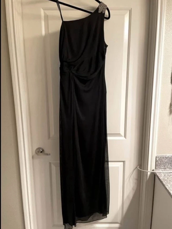 Vestido de noite longo preto de um ombro - Imagem 1 de 2
