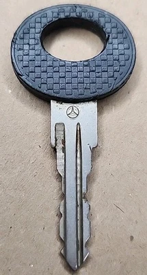Llave Mercedes-Benz W123 1976-85 240D, 280CE, 280E, 300D, 300CD, 300SC, 300TD Foto 1 de 4