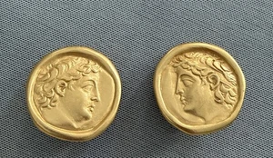 VINTAGE CAROLEE SIGNIERTE RUNDE GOLDFARBENE RÖMISCHE 1”1/4 MÜNZE CLIP AUF OHRRINGE - Bild 1 von 6