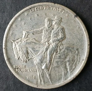 1925 50c Stone Mountain Silver Half Dollar - Picture 1 of 3