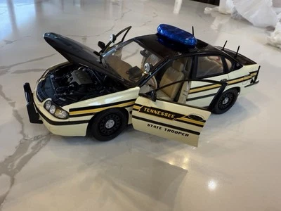 Maisto 2000 Chevy Impala Tennessee State Trooper escala 1:18 modelo diecast Foto 1 de 4