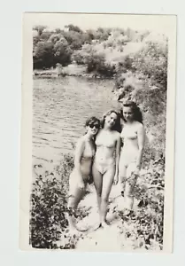 Foto Hübsche junge Frauen Badeanzug Strand Mode Bikini ausgefallen Vintage - Bild 1 von 2