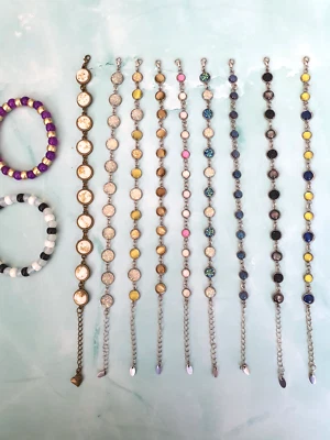 Armband aus Perlen, bzw. Cabochons mit Karabinerverschluss, Handarbeit, Unikat - Bild 1 von 4