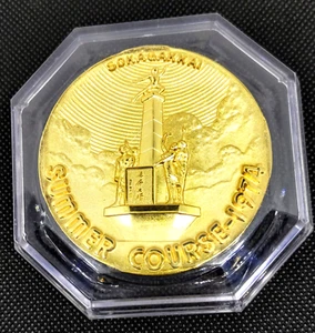 Soka Gakkai 1974 Summer Course Commemorative Golden Medal In Capsule - Picture 1 of 8