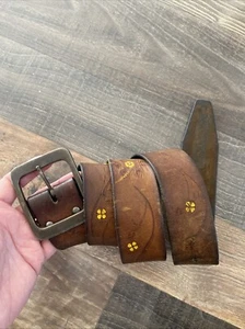 Cintura Levis in pelle marrone lavorata fiori gialli BOHO hippie taglia 34 - Foto 1 di 13