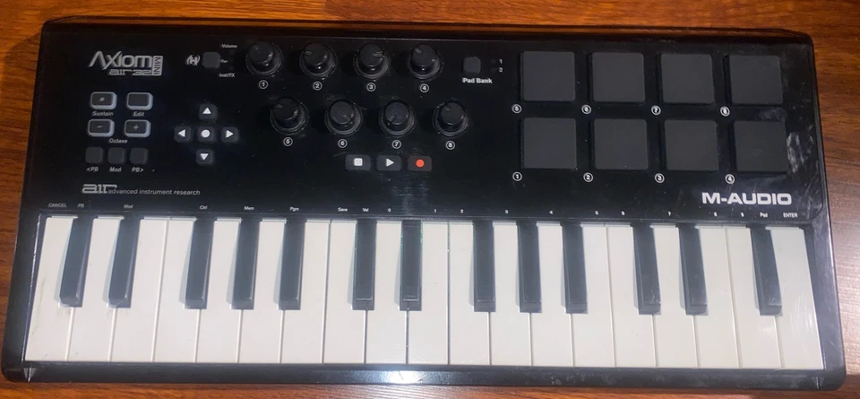 M-Audio Axiom AIR Mini 32 USB MIDI Keyboard & Pad Controller - Image 1 of 4