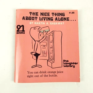 The Nice Tough Thing About Living Alone 2-in-1 Taschenbuch von Martin Ragaway - Bild 1 von 5