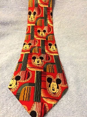 Corbata Picasso Mickey Mouse guiñando un ojo diseño geométrico Foto 1 de 4