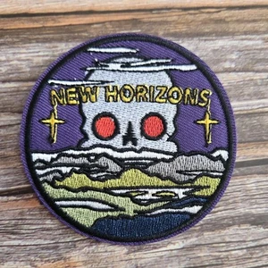 New Horizons Teschio Gotico Cimitero Oscuro Halloween Ferro su Patch - Foto 1 di 2