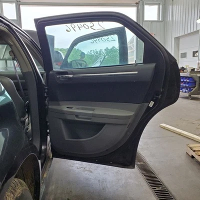 300       2005 Door Trim Panel Passenger's Rear 1121146 Foto 1 de 4