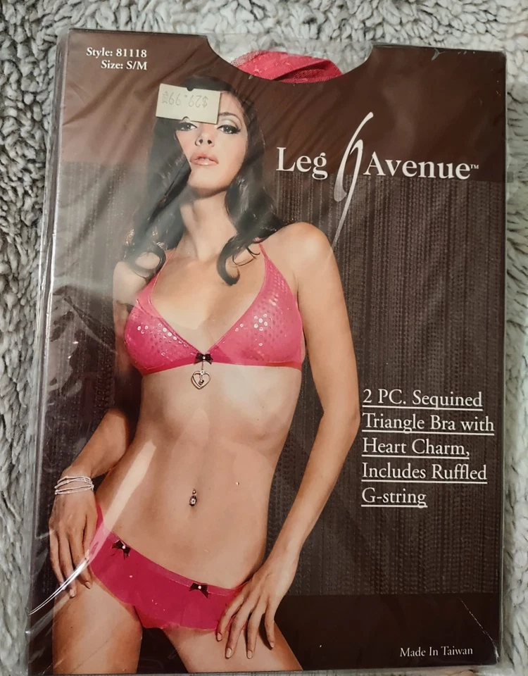 NUEVO CON ETIQUETAS Leg Avenue Sujetador Triángulo Lentejuelas 2 Piezas Dije Corazón y Volantes Tanga S/M Foto 1 de 4