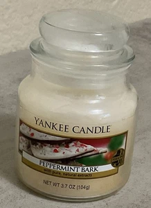 Yankee Candle Peppermint Bark 3,7 oz Small Jar Holiday Christmas Scent Neu - Bild 1 von 2