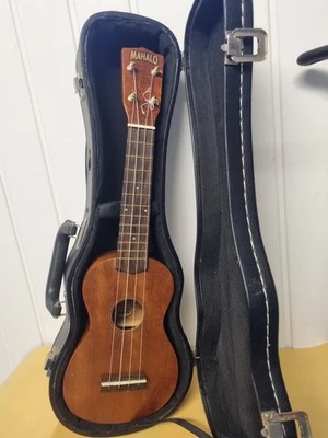 Mahalo U220E Nubone Electric Electro- With Case, PLEASE READ  - Image 1 of 4