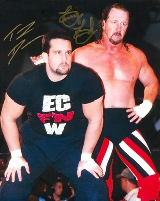 Foto 8x10 firmada doble Terry Funk y Tommy Dreamer Foto 1 de 2