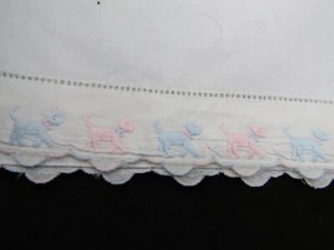 Vintage Baby Laken & Kissenbezug Set Stickerei Hunde Rand - Bild 1 von 11