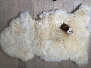Sheepskin rug. ivory. Genuine from New Zealand. Thick fleece. NEW