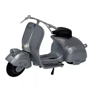 1953 Piaggio Vespa 125 1:18 Scale Model Scooter Silver Maisto Motorcycle 98 - Picture 1 of 24