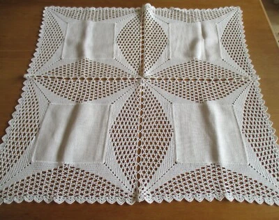 Handarbeit Häkel-Tischdecke weiß 75 cm x 75 cm - Bild 1 von 4