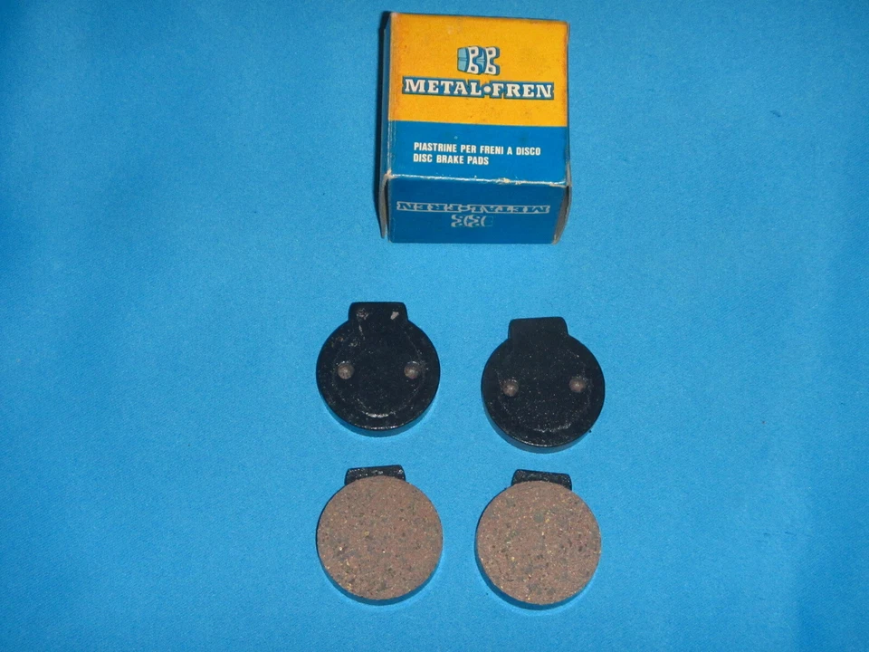 Plaquettes de frein parking - Parking  Brake pad set for CITROËN GS, GSA, Ami 8 - Photo 1/1