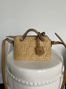 Originale Fendi Beige FF Tessuto e Rafia Morbido Mini A proposito - Foto 1 di 1