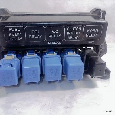 Nissan 1990-1997 camioneta de carrocería dura Pathfinder caja de relés con relés M/T D21 D21U OEM Foto 1 de 4